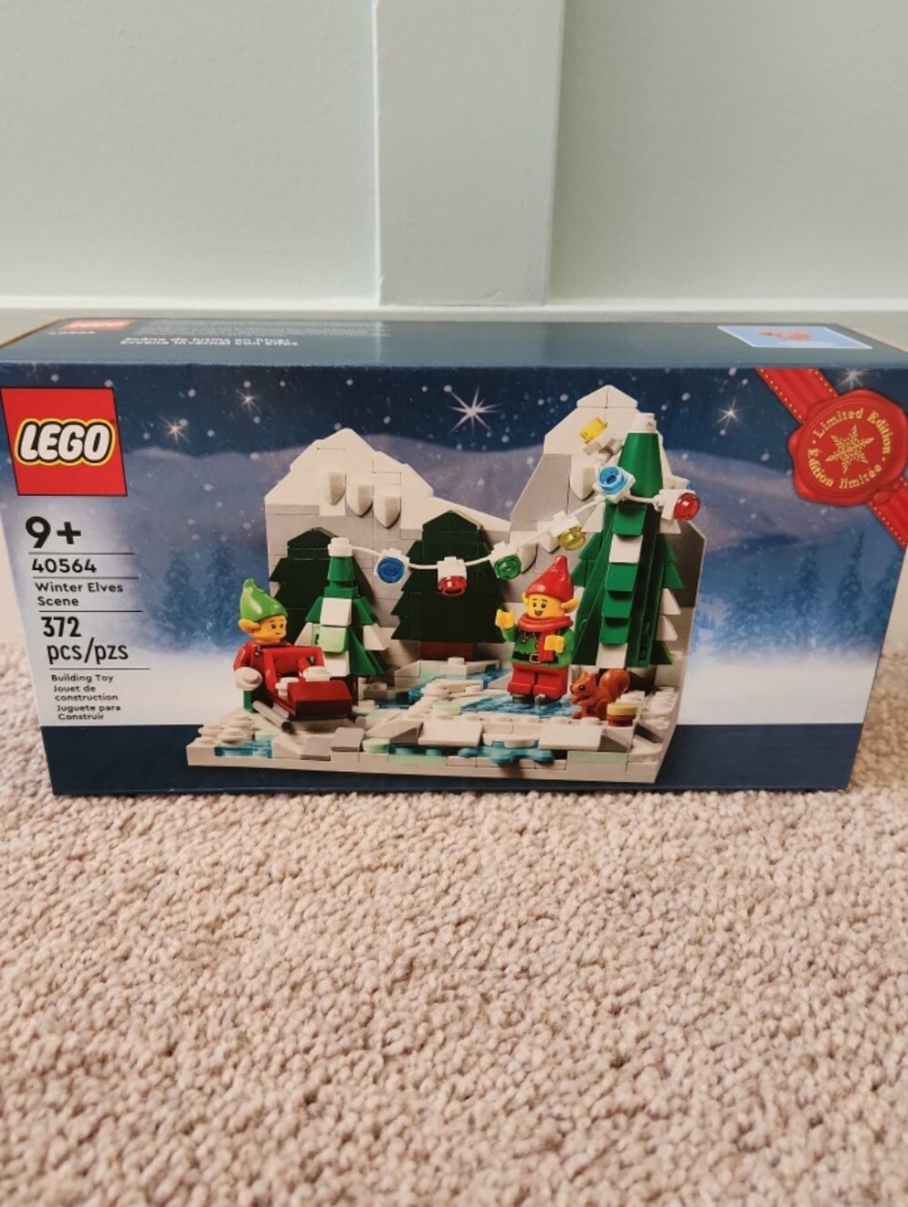 New LEGO Retired Christmas Winter Elves Scene Set 40564